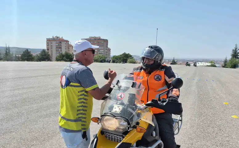 Uzman eğitmen uyardı: “Motosiklet sürücüleri kaçmasını bilmiyor”