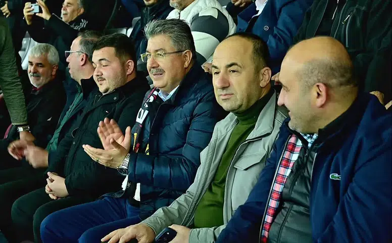 Vali Yılmaz, Eskişehirspor’un maçını tribünden takip ediyor