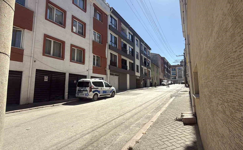 Eskişehir’de 3. Kattan Düşen 4 Yaşındaki Çocuk Yaralandı