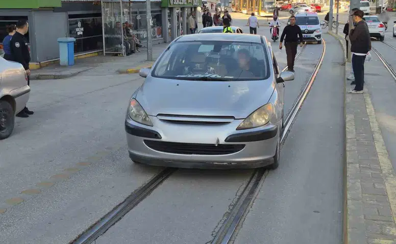 Eskişehir’de Otomobil Yaşlı Kadına Çarptı: 1 Yaralı
