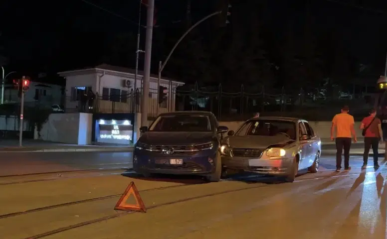 Eskişehir’de İki Otomobil Çarpıştı: 2 Yaralı