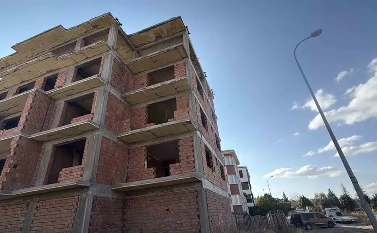 Eskişehir’de İnşaatın 4. Katından Düşen Şahıs Yaralandı