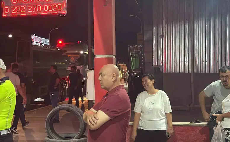 Baksan’daki yangını esnaf gözyaşlarıyla izledi