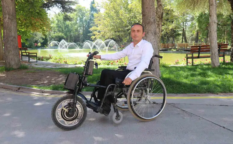 30 yıl önce felç kaldı, tekerlekli sandalyesini kendi imkanlarıyla hızlandırdı