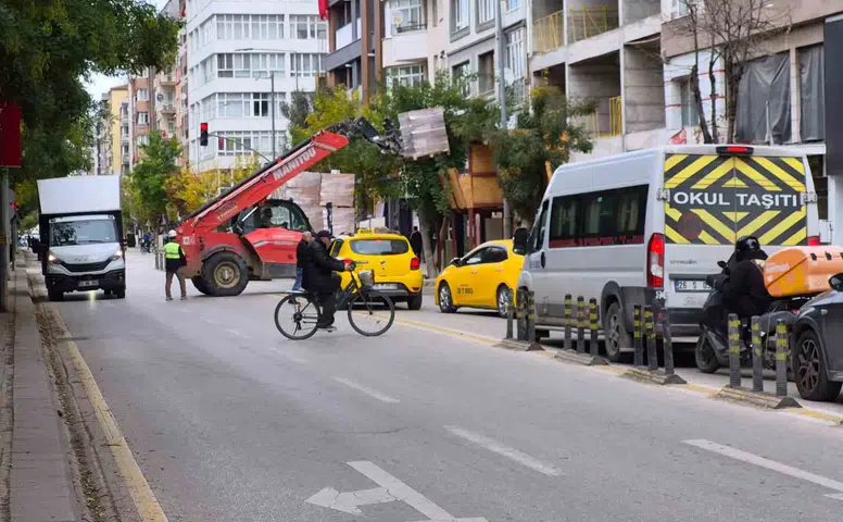Eskişehir’de İnşaat Çalışması Trafiği Aksattı