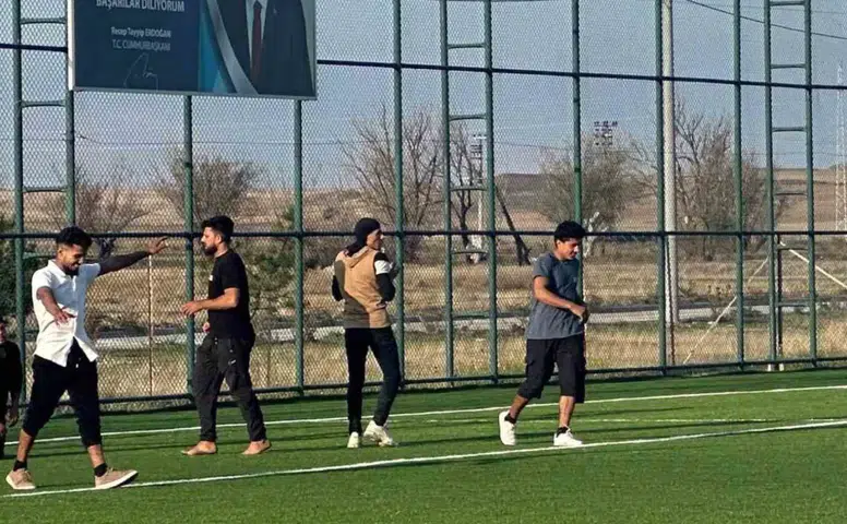 Mahmudiye’de Tarım İşçileri Stresini Sporla Atıyor