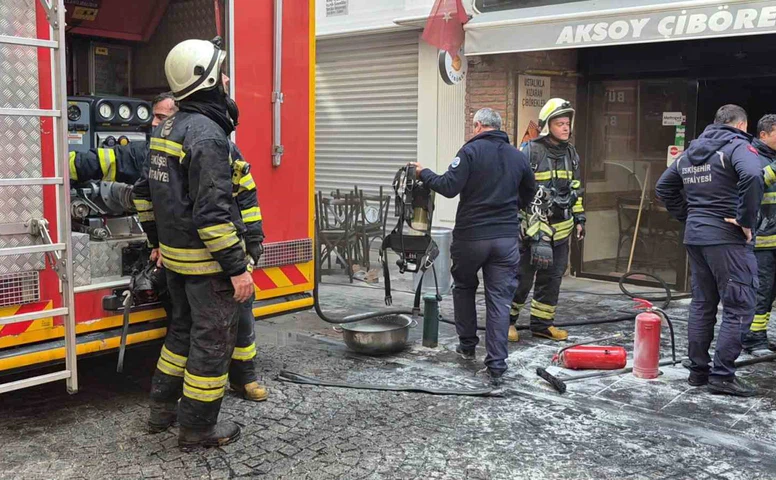 Eskişehir’de Çiğ Börekçide Yangın: 2 İşçi Etkilendi