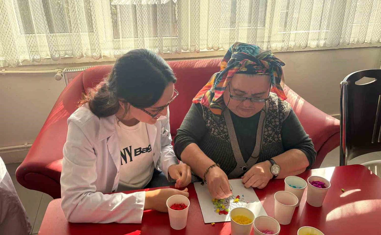 Eskişehir’de Üniversitelilerden Yaşlılara Anlamlı Etkinlik