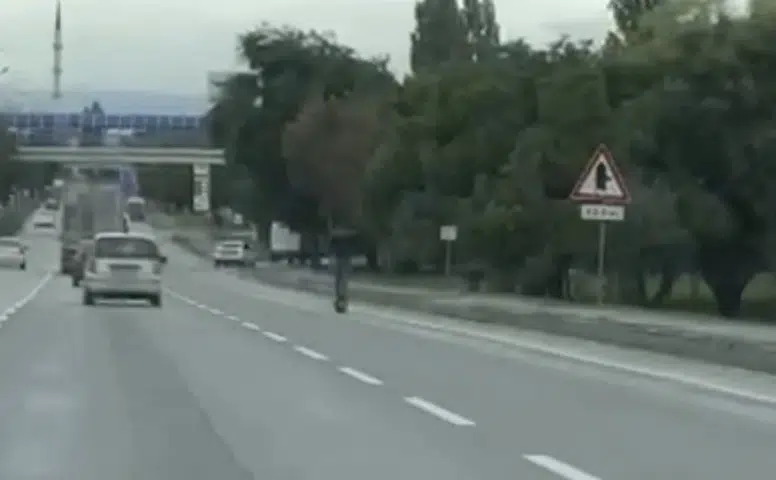 Eskişehir Çevreyolunda Scooterlı Sürücü Tehlike Saçtı