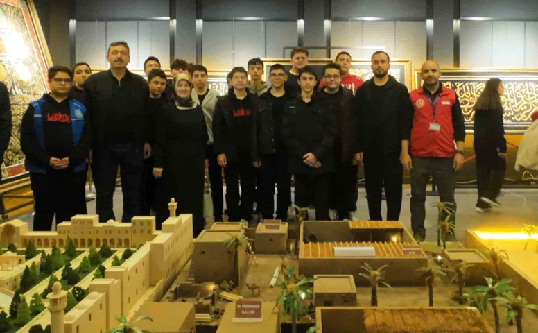Eskişehirli Gençlerden Mukaddes Emanetler Sergisine Ziyaret