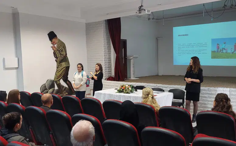 Eskişehir'de Velilere Yönelik Okul ve Aile Semineri Düzenlendi