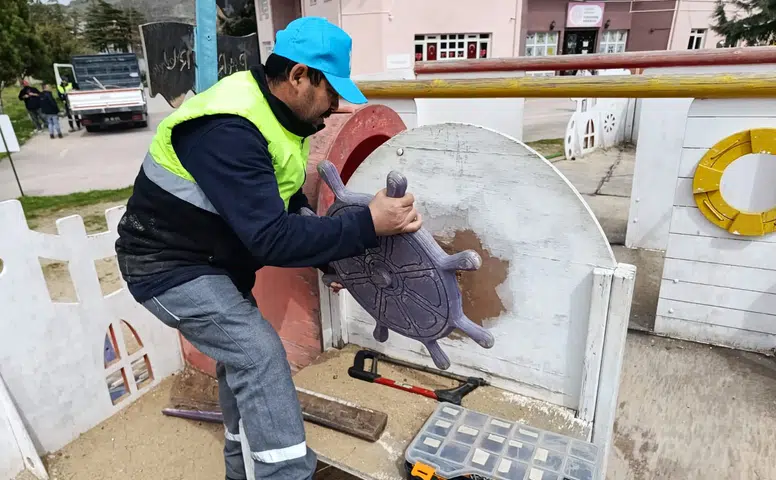 Sivrihisar Belediyesinden Okullara Bakım Ve Onarım Desteği
