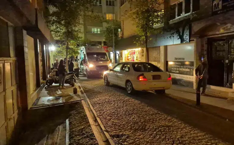 Eskişehir’de Otomobil Bankta Oturan 2 Çocuğa Çarptı