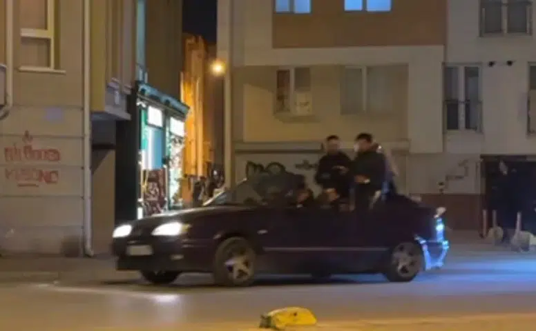Eskişehir’de Üstü Açık Otomobilde Tehlikeli Tur