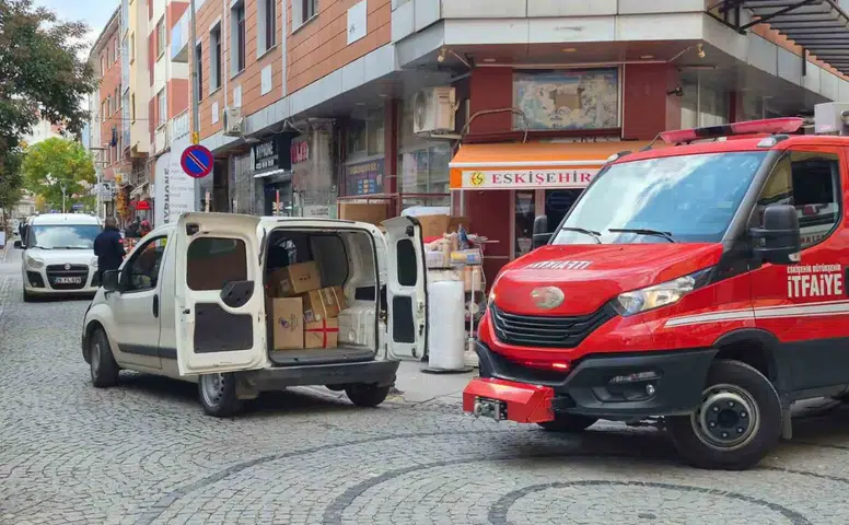 Eskişehir’de İtfaiye Araçlar Yüzünden İlerleyemedi