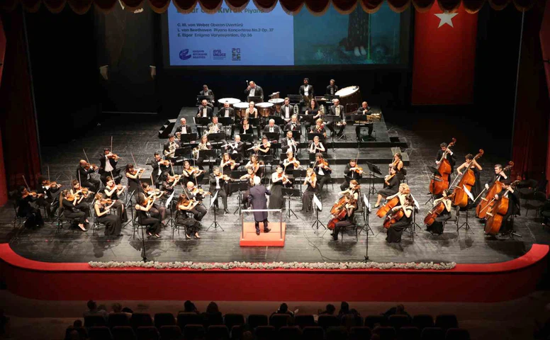 Eskişehir’de “Efsane ve Gelecek” Konseri Büyüledi
