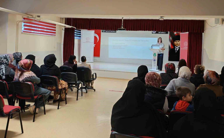 Eskişehir’de Velilere Benlik Saygısı Semineri Verildi