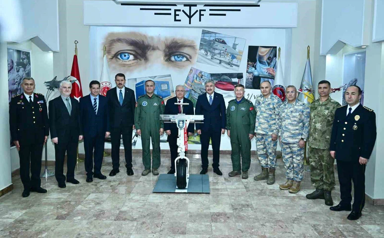 Millî Savunma Bakanı Yaşar Güler Eskişehir’de Fabrikayı Ziyaret Etti