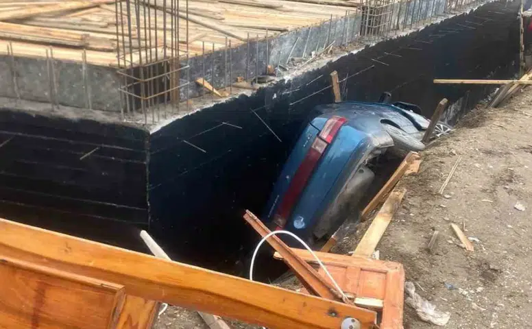 Eskişehir’de Otomobil İnşaat Temeline Düştü