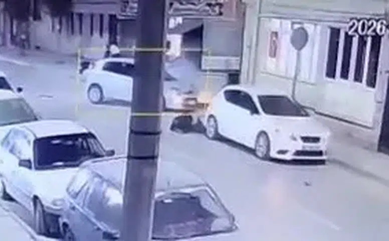 Eskişehir’de Motosikletli Havaya Savruldu: Kaza Kamerada