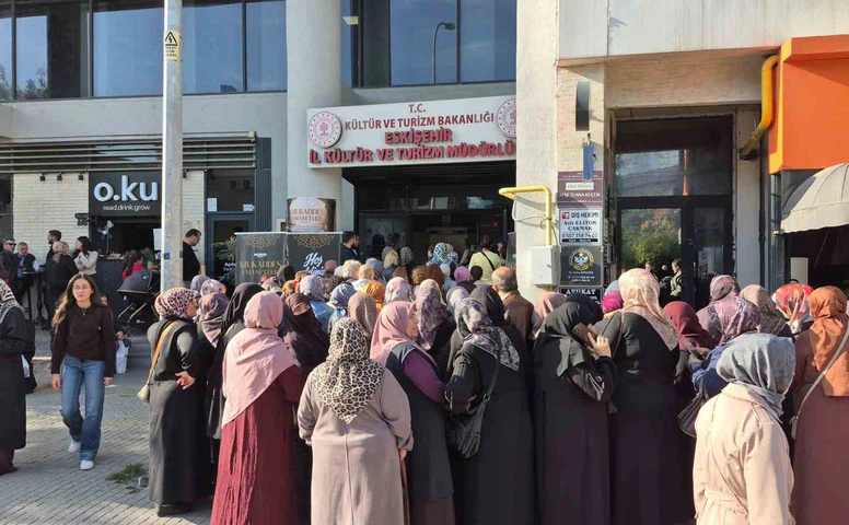 Eskişehir’de Mukaddes Emanetler Sergisine Yoğun İlgi
