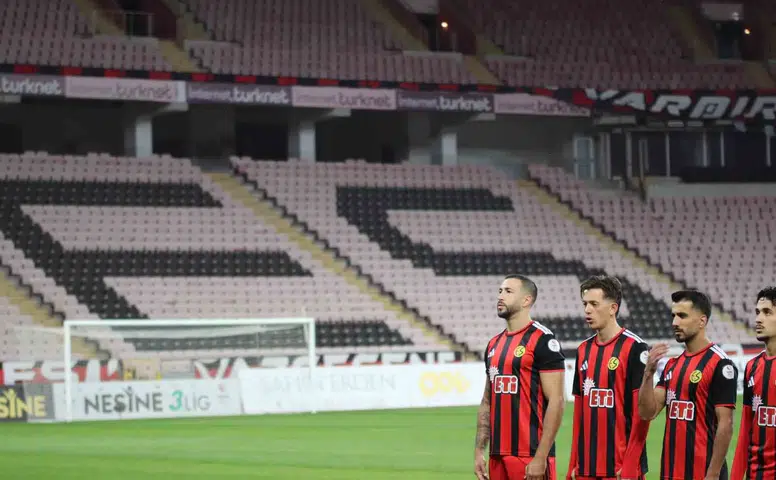 Eskişehirspor-Etimesgutspor Maçında Tribünler Boş Kaldı