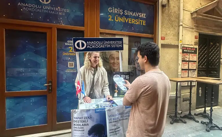 Anadolu Üniversitesi Yeni Eğitim Programlarını İstiklal Caddesi’nde Tanıttı
