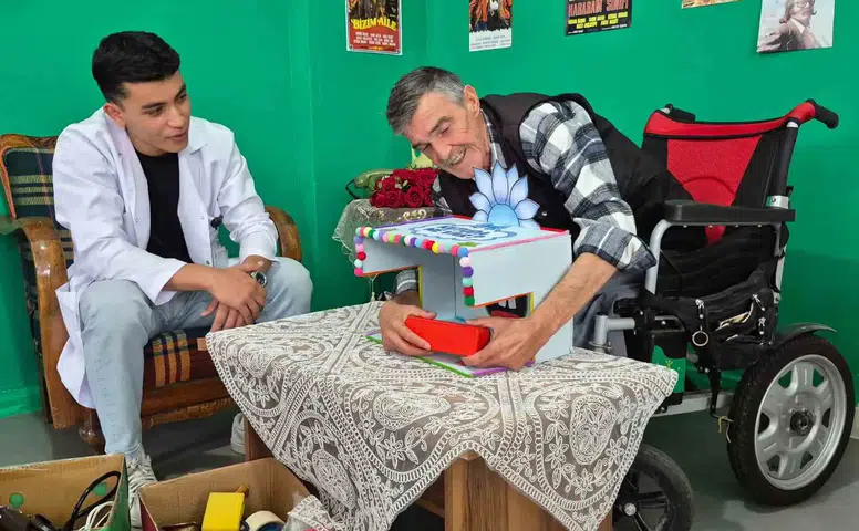 Eskişehir’de Huzurevi Sakinlerine “Kutuda Ne Var?” Etkinliği