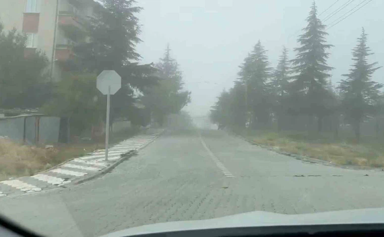 Sivrihisar’da Yoğun Sis Ulaşımı Olumsuz Etkiliyor