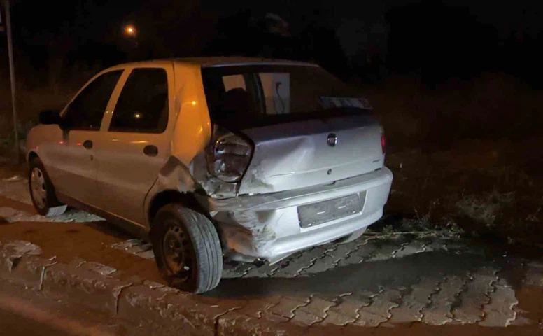 Eskişehir’de Hafif Ticari Araçla Otomobil Çarpıştı
