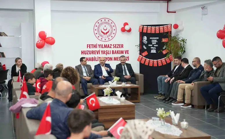 AK Parti Heyetinden Cumhuriyet Bayramı’nda 150 Eskişehirspor Kombinesi Hediye Edildi