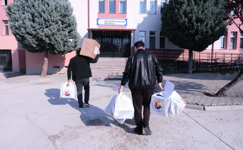 ETO’dan Eskişehir’deki 500 Öğrenciye Kışlık Ayakkabı Desteği