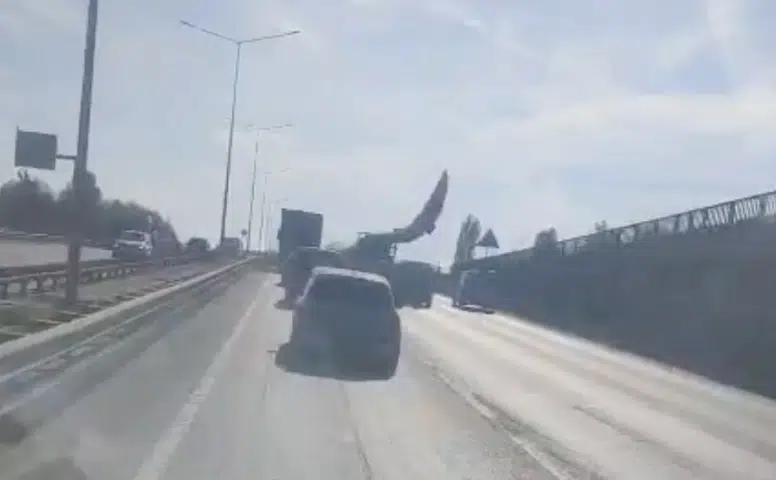 Eskişehir Çevreyolunda Dev Rüzgâr Kanadı Trafiği Aksattı