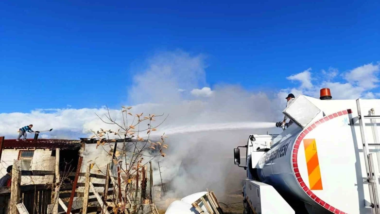 Seyitömer’de ahır yangını hızlı müdahaleyle söndürüldü