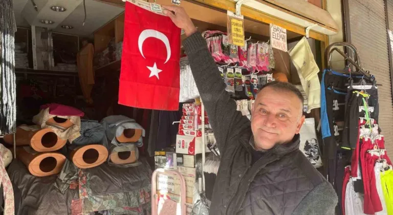 10 Kasım’da dükkanlar Türk bayraklarıyla donatıldı