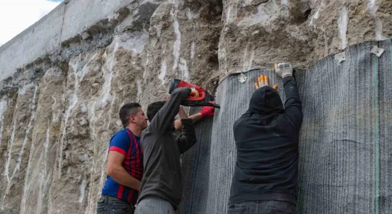 30 Ağustos İş Merkezi ve Zanaat Çarşısı inşaatının temelinde yalıtım çalışmaları