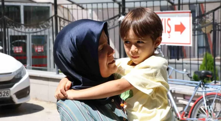 Emekli Polisin Yaşlı Kadını Dövüp Boğazını Sıktığı İddiası