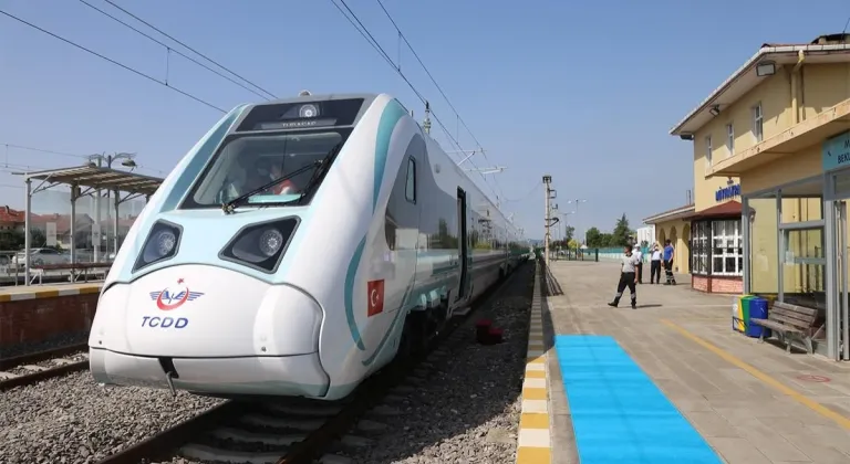 Adını Eskişehir’den Alan Tren İlk Kez Yolcularıyla Raylarda