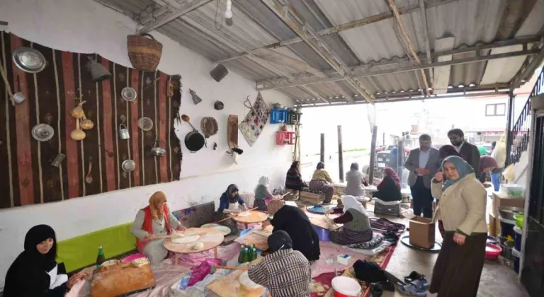 Ak Partili kadınlardan depremzedeler için yardım etkinliği