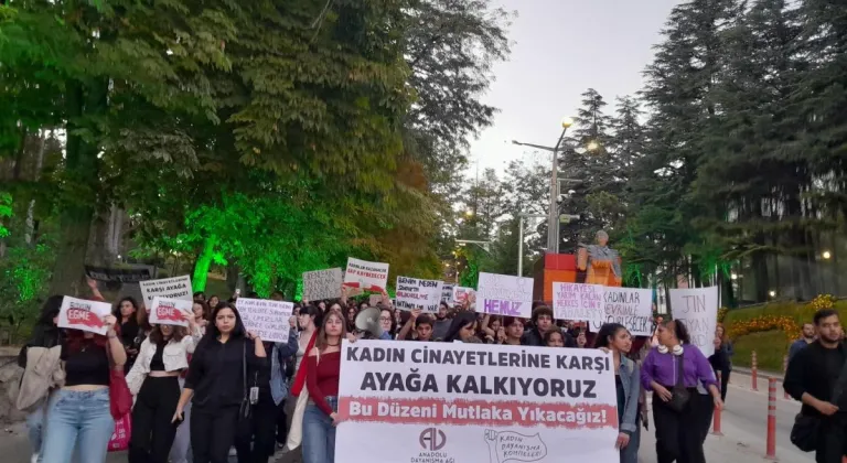 Anadolu Üniversitesi Öğrencileri Kadın ve Çocuk Cinayetlerine Karşı Yürüdü