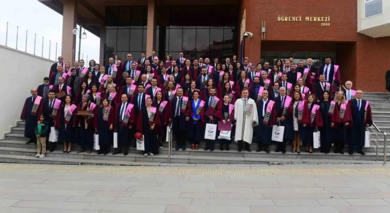 Anadolu Üniversitesi'nde Akademik Başarılar Ödüllendirildi