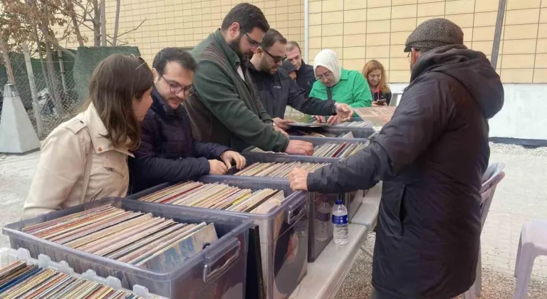 Antika Ürünler Alırken Taklitlerine Aldanmamak İçin Uzmanına Danışmak Önemli