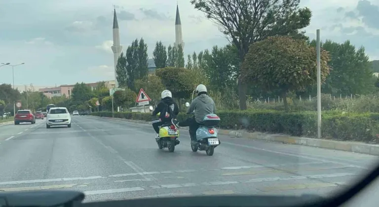 Eskişehir'de Motosikletler Yolda Tehlike Saçtı