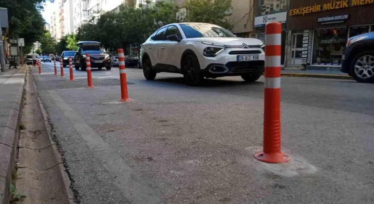 Atatürk Caddesi’ne konulan dubalar tartışma konusu oldu