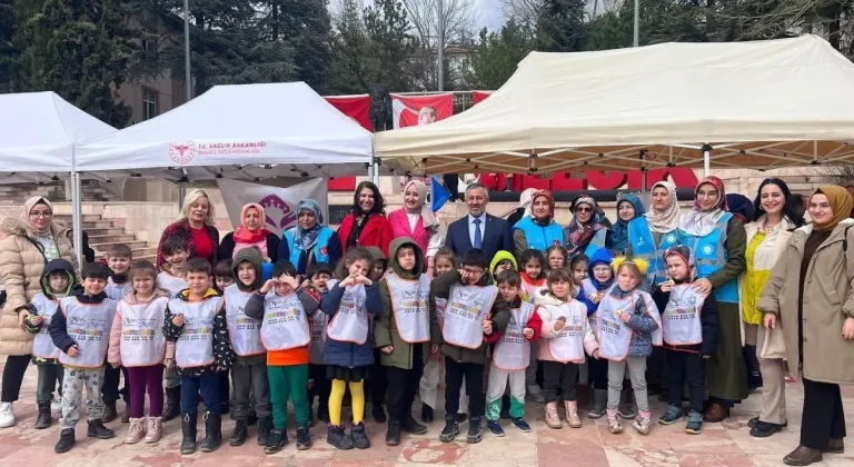 Başkan Yıldırım, depremzedeler için kurulan hayır çarşısına katıldı