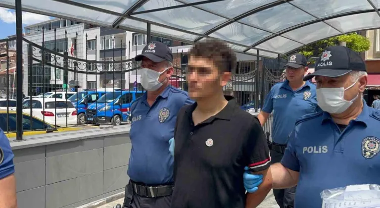 Eskişehir'de Bıçak Zoruyla İki Aracı Gasp Eden Şahıs Tutuklandı