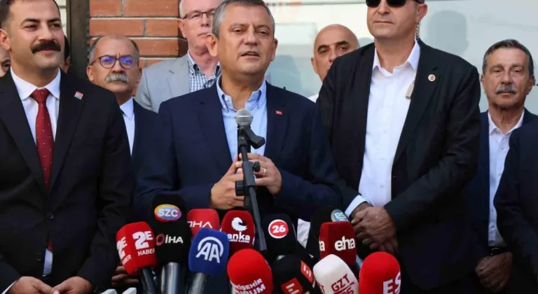 CHP Genel Başkanı Özel Eskişehir İl Başkanlığını Ziyaret Etti