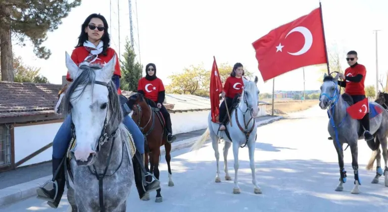 Cumhuriyet Bayramı’nı ata binerek kutladılar