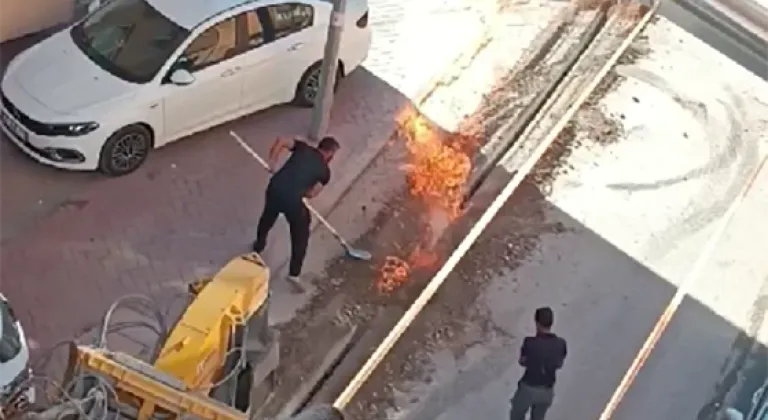 Kazı Çalışmaları Sırasında Patlayan Doğalgaz Borusu Yangın Çıkardı