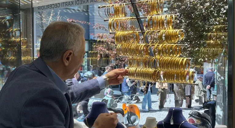 Dünya’daki Gerginlik ve Altın Aynı Oranda Yükseliyor